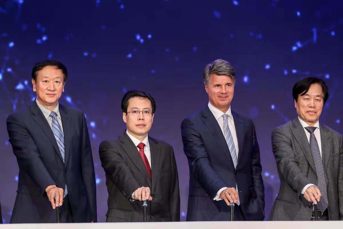 祁玉民点赞华晨宝马三喜临门誓言紧握契机造中国宝马