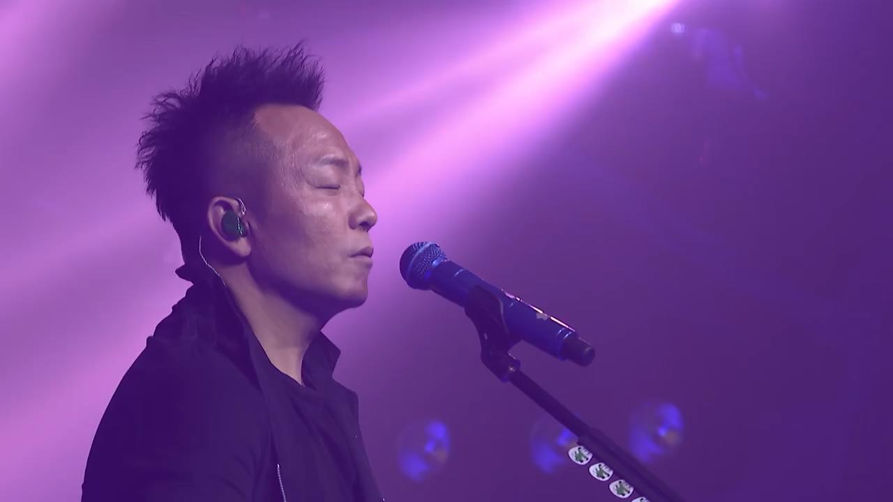 中国摇滚第一人,许巍《完美生活》现场版,这才是真正的摇滚