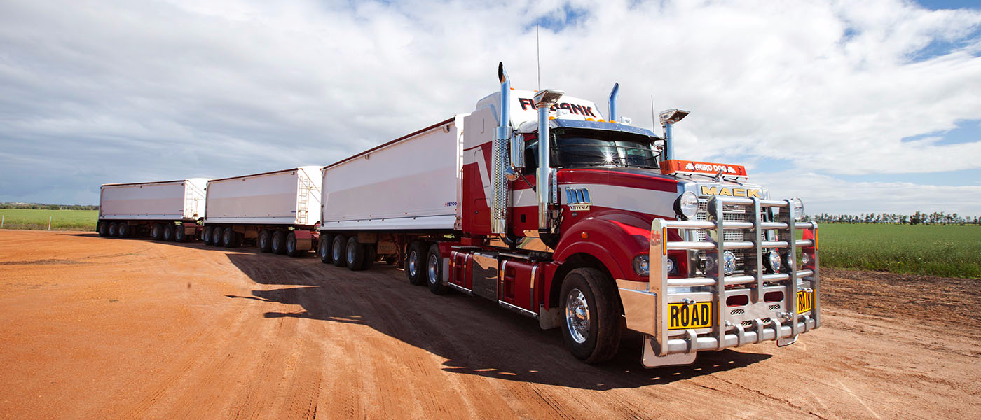 mack卡车独有的美国卡车的霸气与威武令无数车迷为之倾倒,这也是欧系