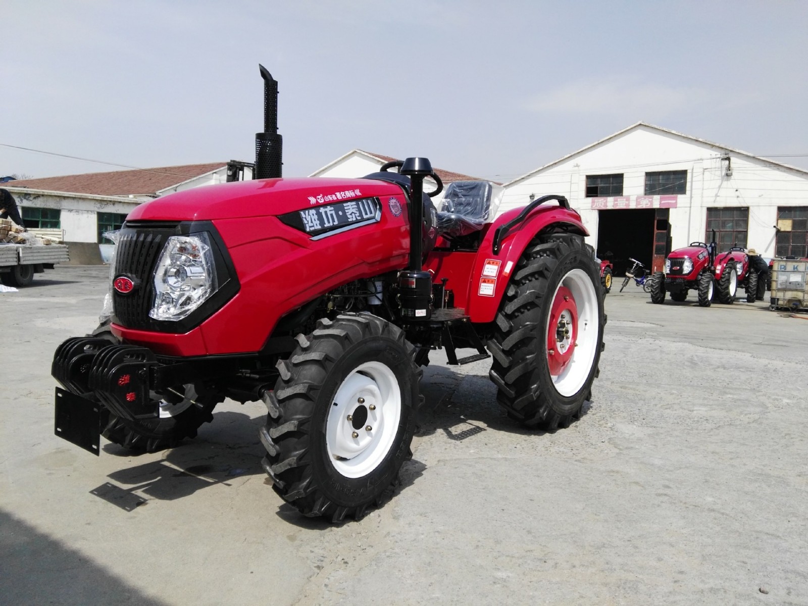 小型四轮子非常适合耕地