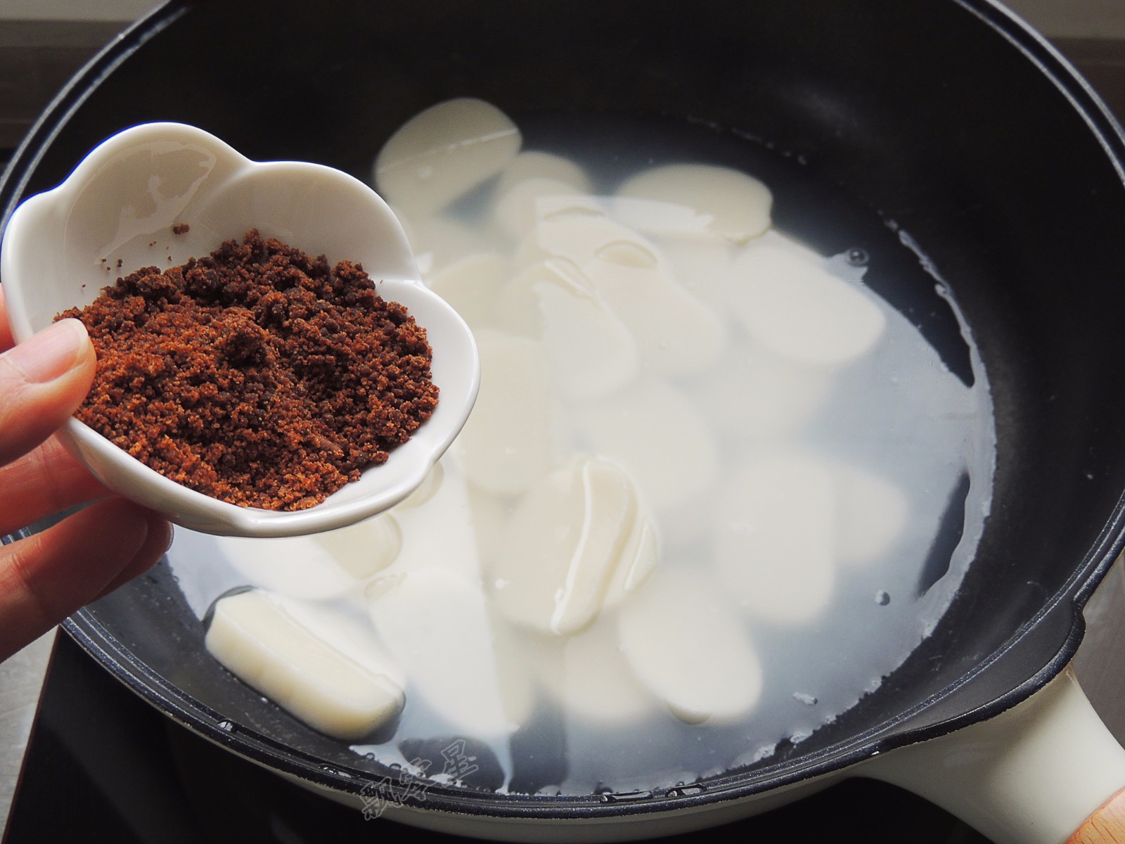 天冷想吃甜食,选它吧,年糕的糯软,桂花的清香,好吃到停不下来