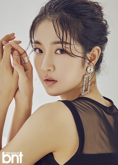 曾与韩国艺人金秀贤一起拍摄广告的中国女艺人刘虞佳近日受邀为韩国某