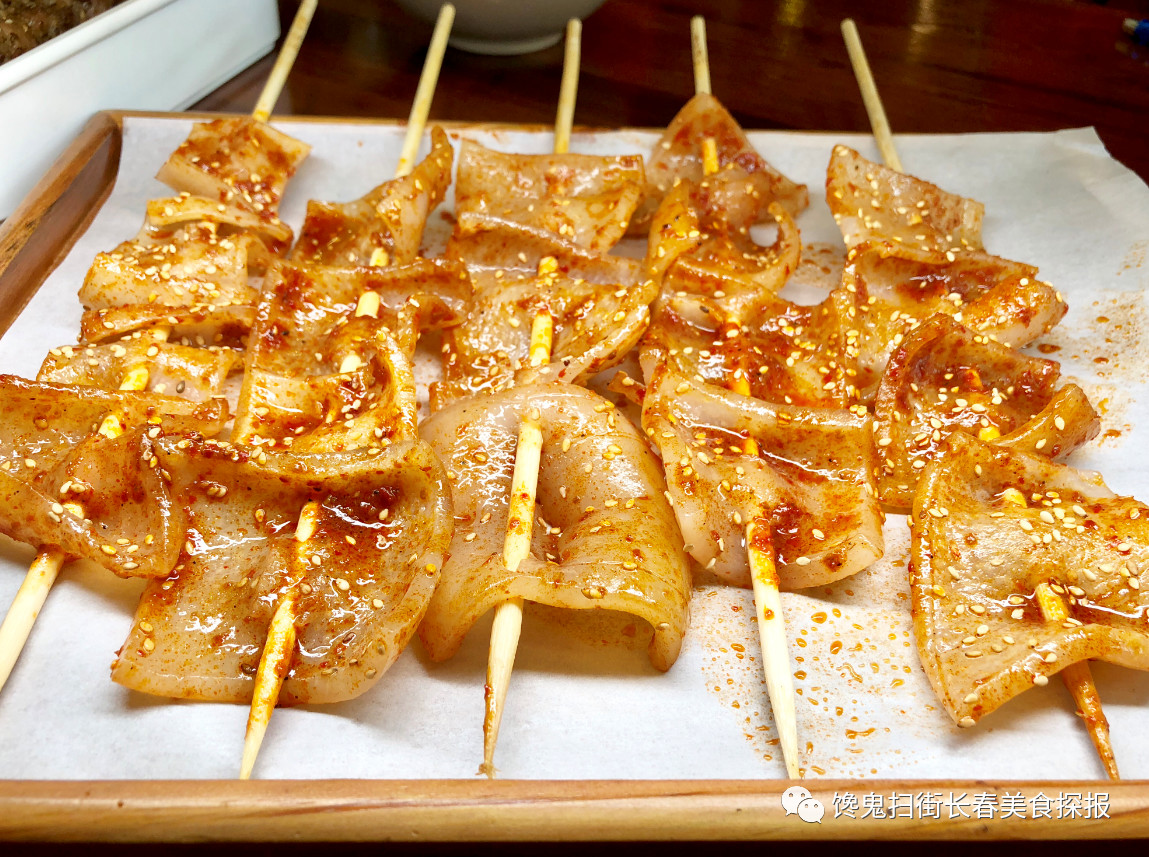 见识一下木余串店.酱烤大块肉皮,竹签巴西大串!