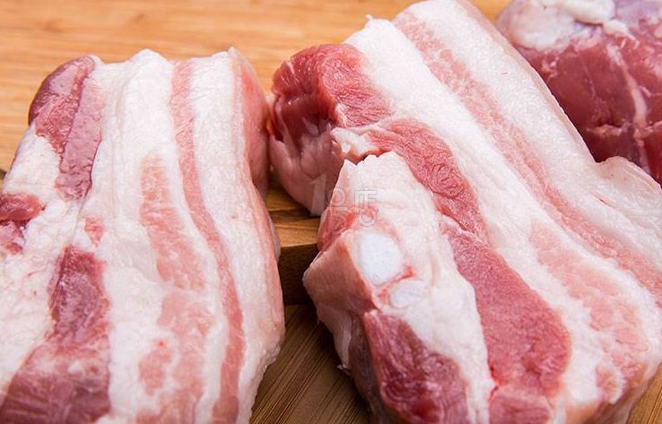 五花肉的味道还是不错的,那么如何挑选好的五花肉呢?