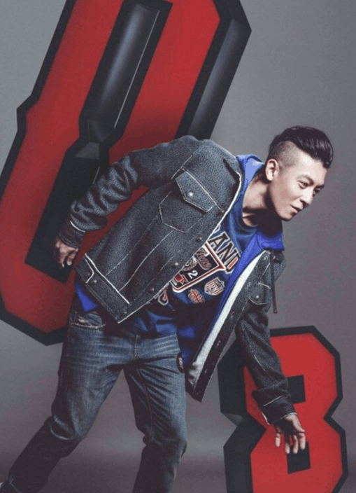 最近流行的潮装搭配都是他玩剩下的|陈冠希|冠希哥|潮人_新浪新闻