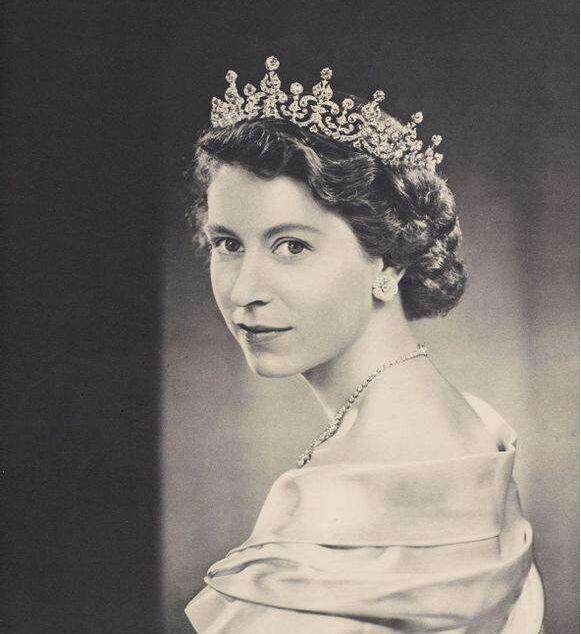 英国女王年轻时有多美?曾被多国首脑暗恋丈夫为她当了70年侍卫!