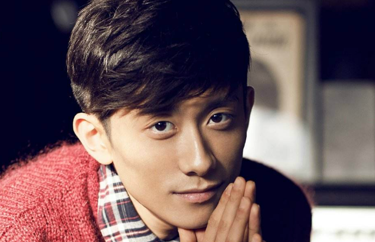 娱乐圈是左撇子的明星,除赵丽颖和鹿晗,你还知道谁