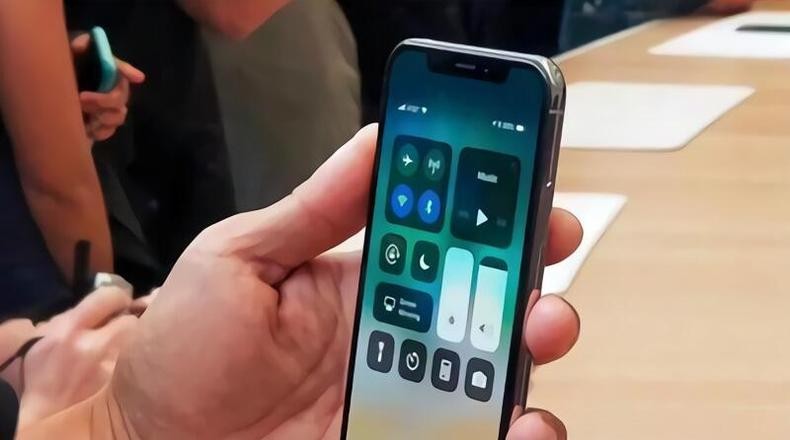 苹果xs手机采用的oled屏幕,到底好在哪?__财经头条