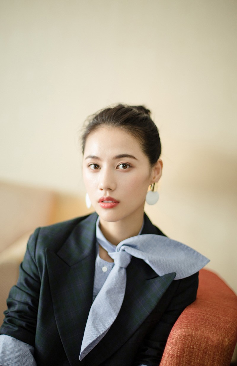 清纯美女摄影:大长腿美女明星董琦清新御姐范活动高清写真