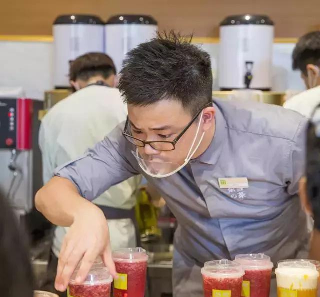 开一家火爆一家!深圳霸气网红茶饮店空降广州,到底有多疯狂!