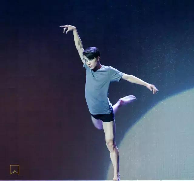 他可能是天大最会跳舞的男孩子|舞蹈|团长|古典舞_新浪新闻