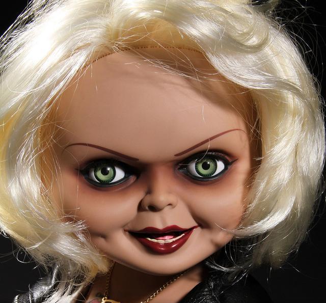 受鬼娃新娘启发, 伪行侠仗义者每次动手都会裂嘴大笑