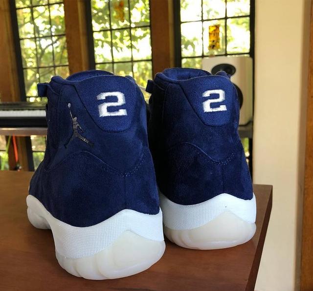 同样是蓝麂皮,这双aj11贵不止一百倍