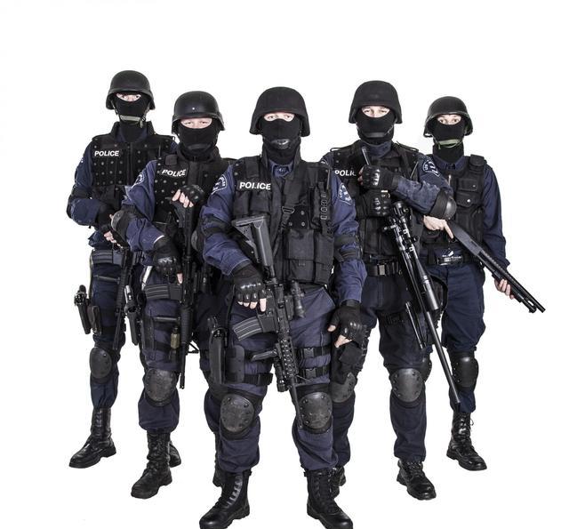 现实各国特种部队多是5人一小组,荒野行动中,5黑还可以这么玩