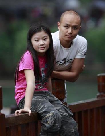 乐嘉一家近照现任妻子是漂亮女海归膝下一儿两女十分幸福