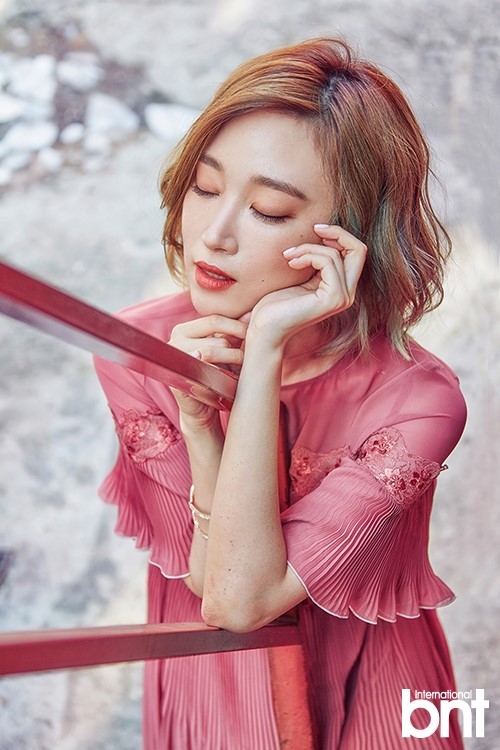 韩国女歌手soya最新杂志写真曝光|女歌手|杂志|韩国_新浪新闻