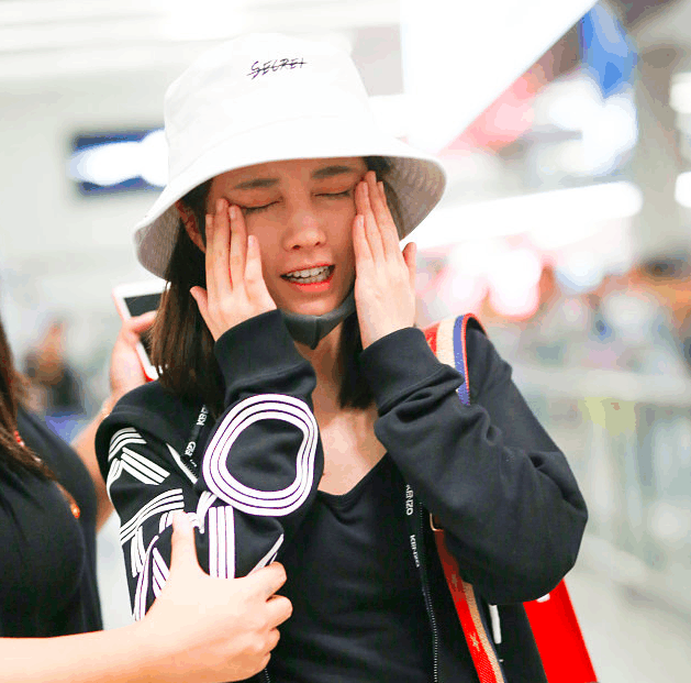 鞠婧祎素颜被拍慌忙捂脸, 网友: 说好的4000年美女呢