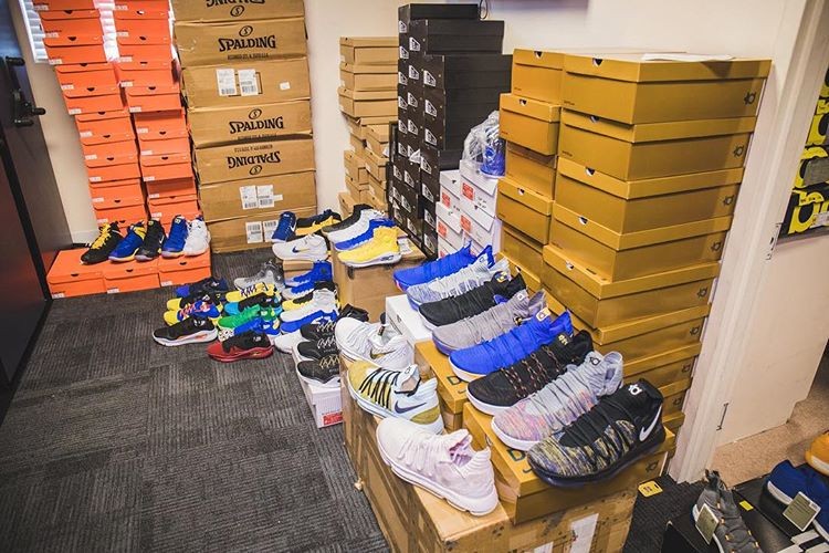 大过眼瘾,带你走进勇士的球鞋仓库!