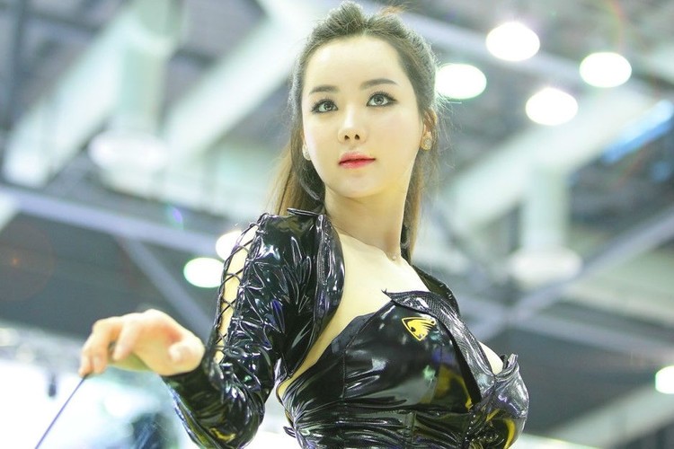 韩国车模林智慧小姐s形写真