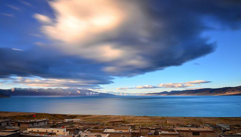 色林错是西藏第一大湖泊,时至今日仍在不段扩张.