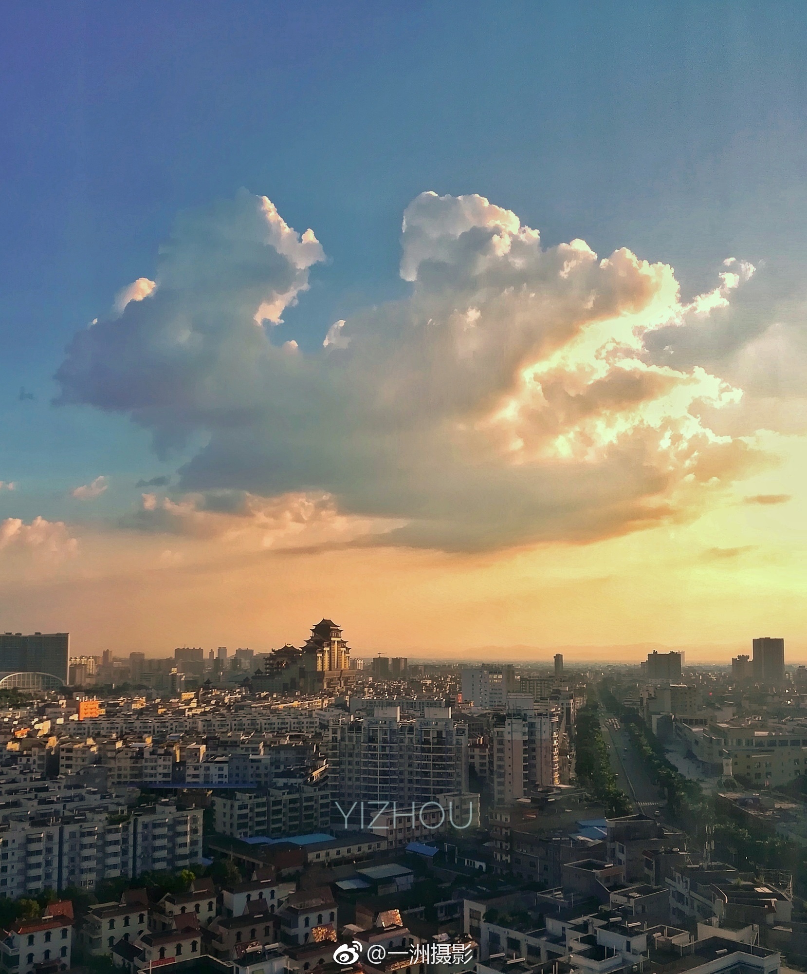 清晨,正午,傍晚,蓝天,白云,红霞