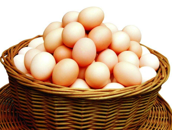 母亲来给我送鸡蛋,走前婆婆回赠袋面粉,回家打开后母亲眼眶红了