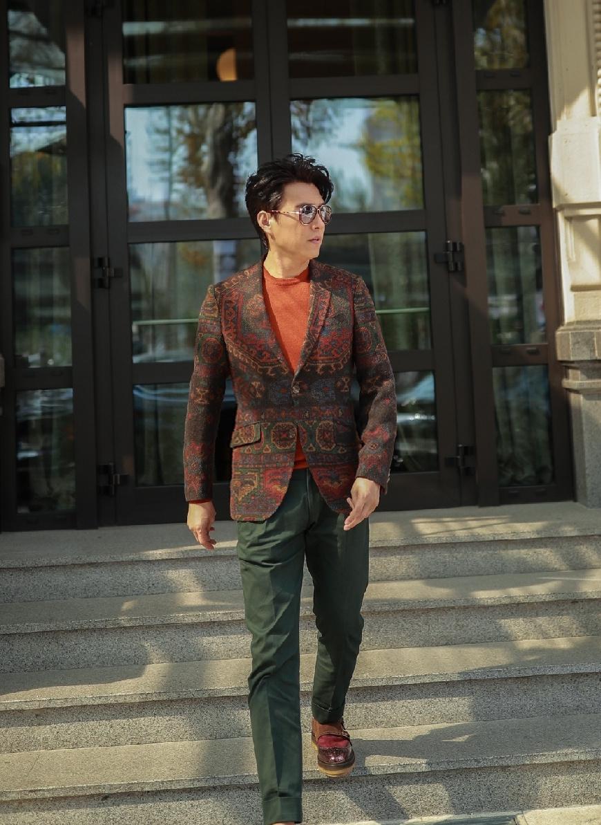 靳东时装周穿搭出炉!这身40岁男人穿搭教科书,你给打几分呢?