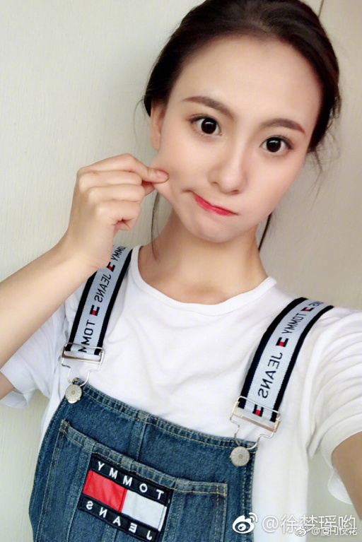 徐梦瑶哟  97年,就读于中国传媒大学南广学院,身高163cm,你觉得几分