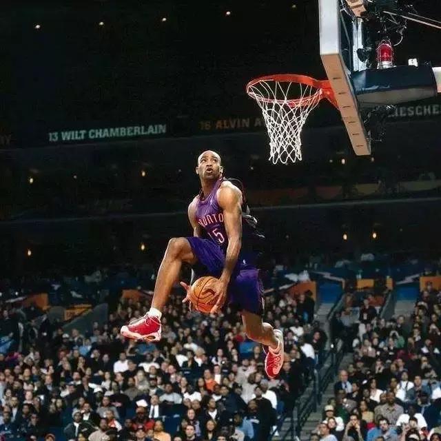 经典胯下换手扣篮