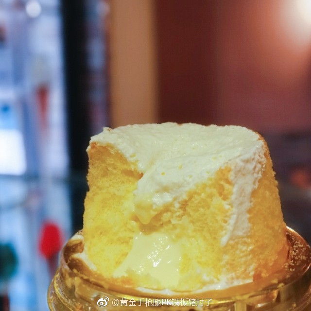 85℃黑凤梨蛋糕奶盖蛋糕虽然甜,但是甜