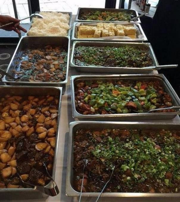 国足球员要求《西虹市首富》沈腾道歉,网友沸