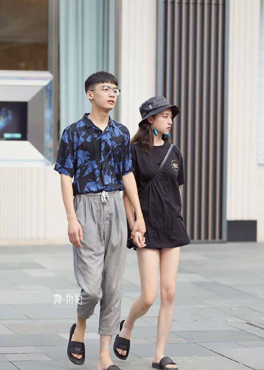 街拍情侣:情侣逛街,尽显恩爱和甜蜜!