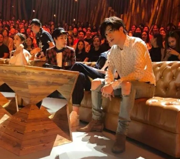 刘宇宁参加综艺节目害羞,这个姿势看出他的素