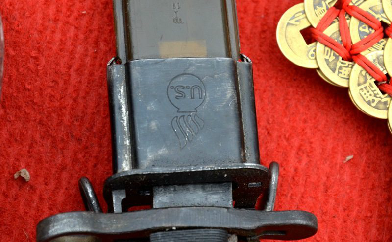 小镇大集现二战时期美国军刺,刻有1942字样,要价300元