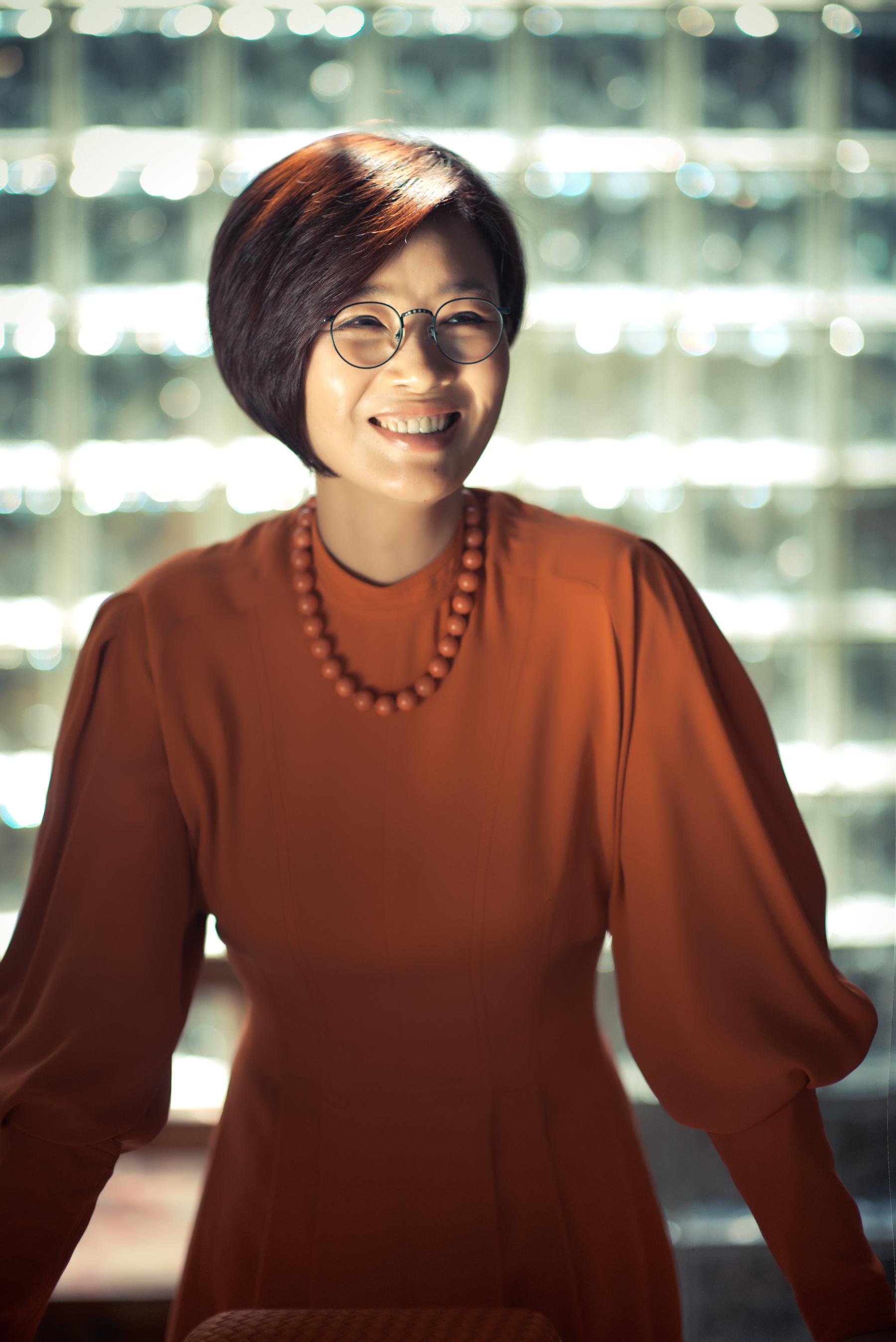 "某某"终于现身回应:胡洁才是幕后黑手,周立波只是个玩偶