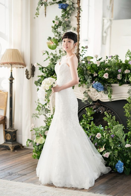 韩国女艺人张娜拉拍婚纱写真展清纯动人魅力