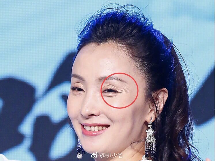 陶虹透视裙下穿皮裤现身身材抢眼,46岁的她眼角也有了鱼尾纹 网友