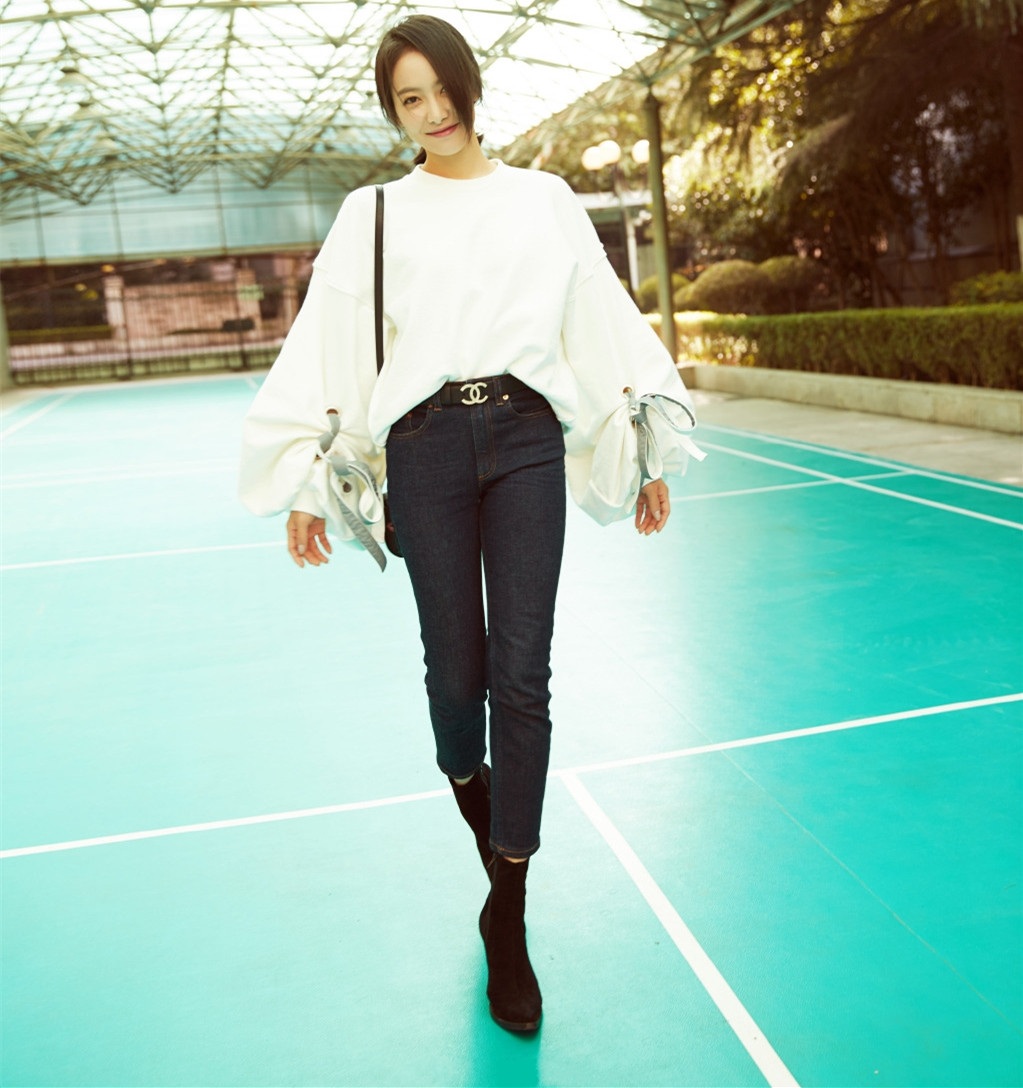 宋茜真会搭,白t配运动裤少女感十足,网友:真有30岁吗?