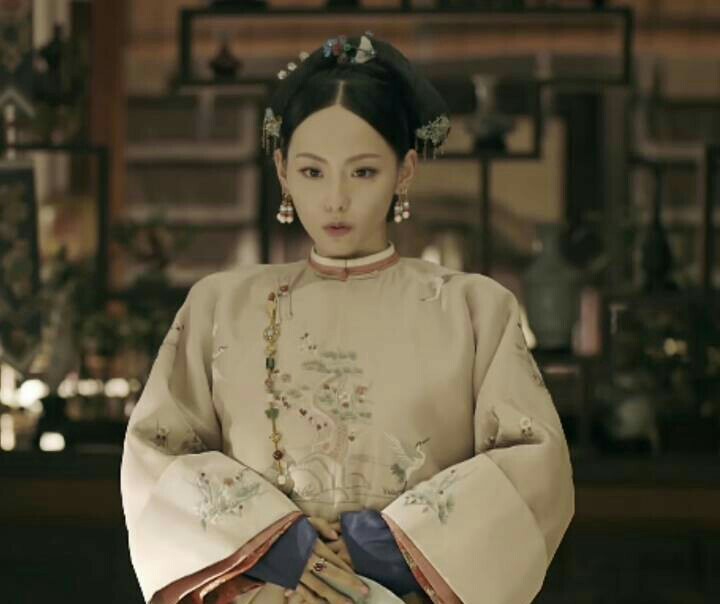 顺嫔 垫肩 哈哈哈顺嫔的衣服是用来垫肩的吗