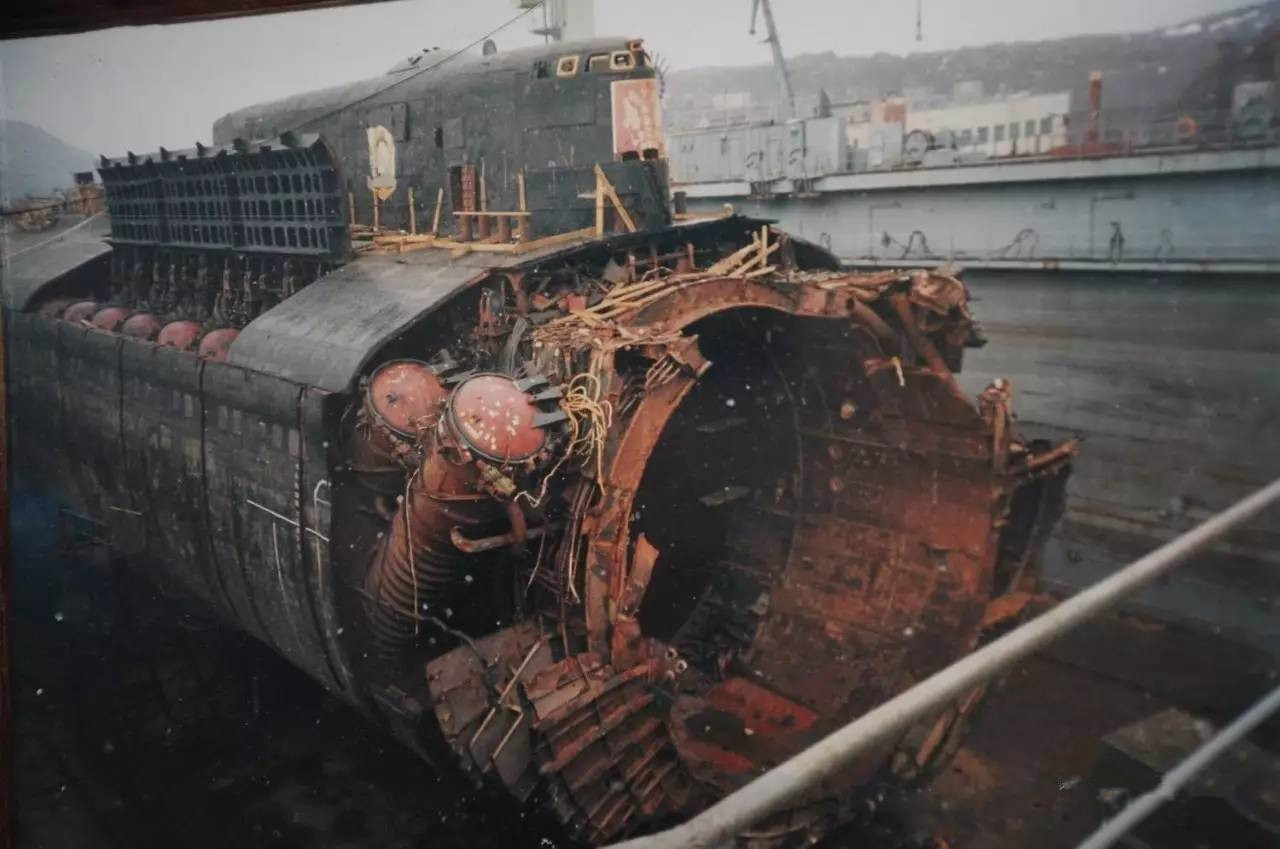 035潜艇事故图片