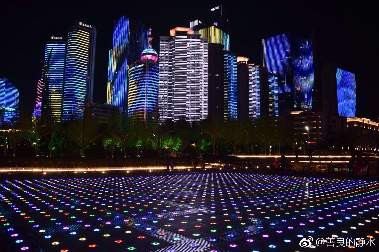 五四广场美丽的晨曦灯光璀璨的夜景让人心悦神怡