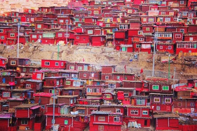 这个地方是我心中的佛国,红色的色达|佛国|色达|红房子_新浪新闻