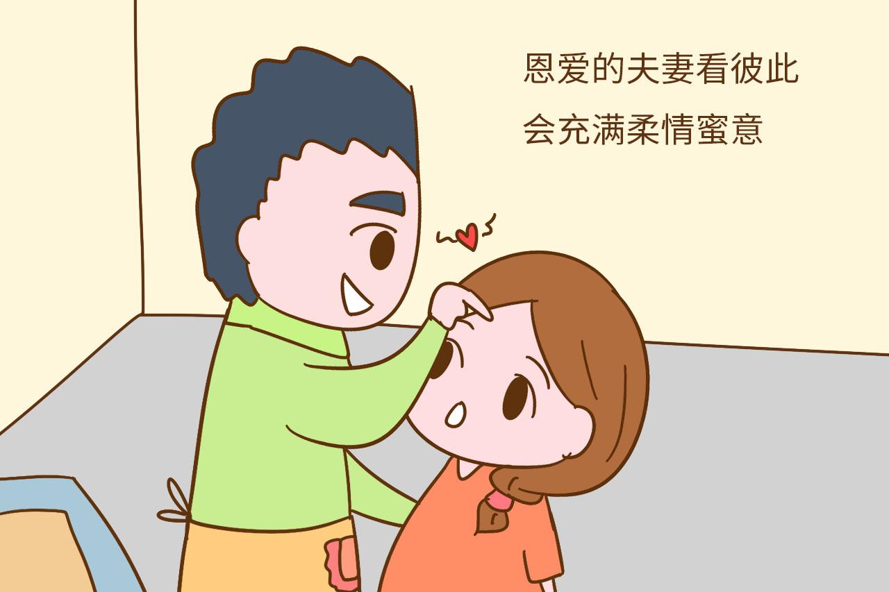 如果夫妻之间有这4种行为, 两人一定爱得深沉, 假装不出来的