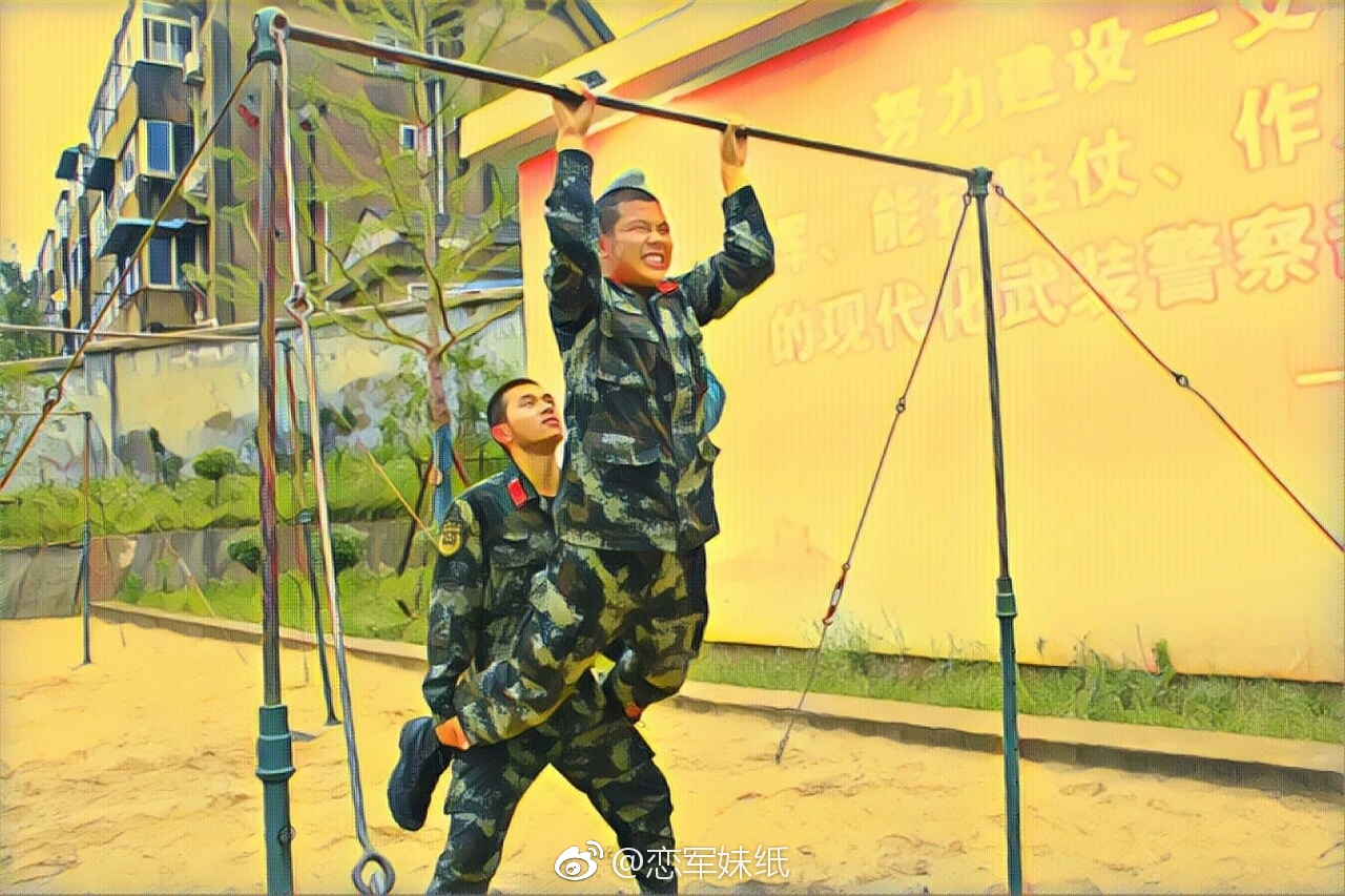 兵哥哥的单杠三重奏你有过这经历吗?