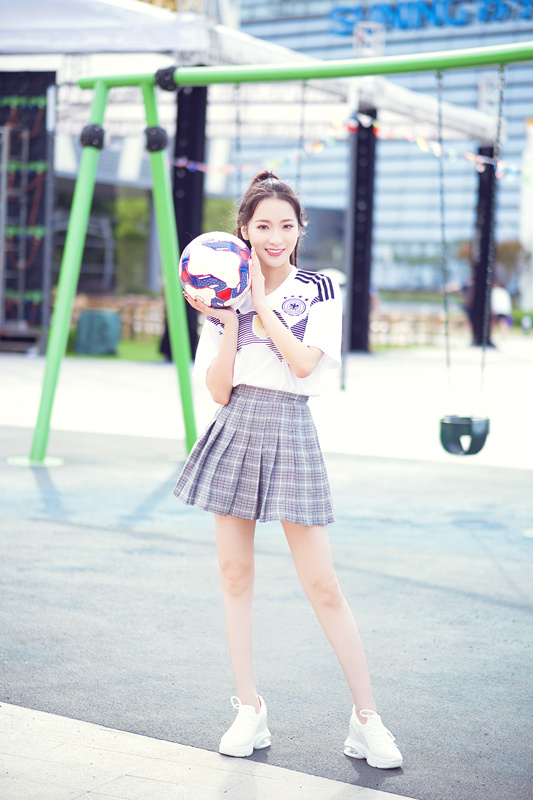 曹菁芮seven 两位小姐姐表演才艺~听说世界杯早班车号称是@pp体育