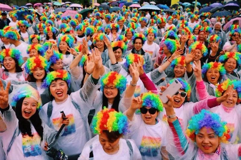 奉节首届陆上三峡国际彩虹跑活动举行 感受色彩与美景的激情碰撞