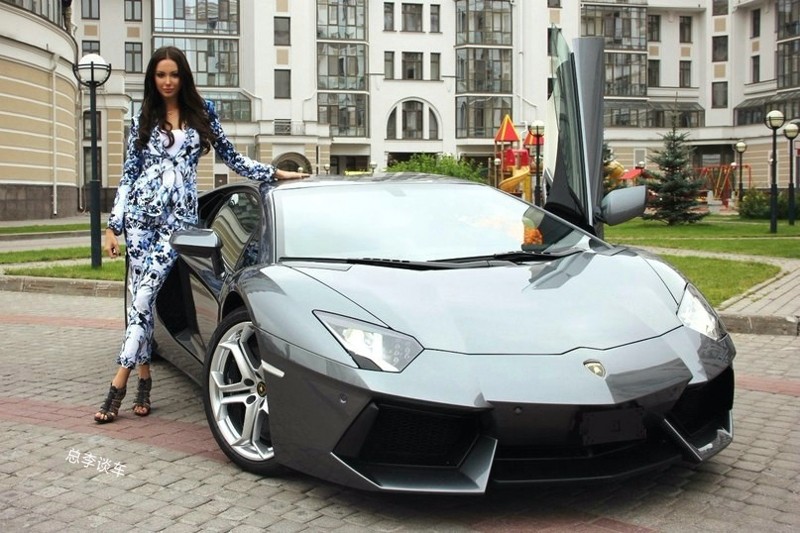 代卖布加迪有人试驾结果被马丁追尾美女说这车我不要了