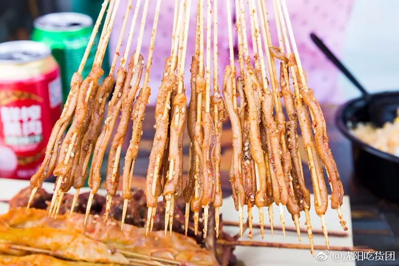 酱料味超赞的炸串店满满的童年味道他家的炸鸭肠12块钱30串