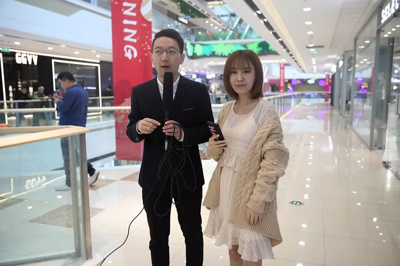 开封交通旅游广播主持人许小玮还有老司机张恒开启了青果直播哦