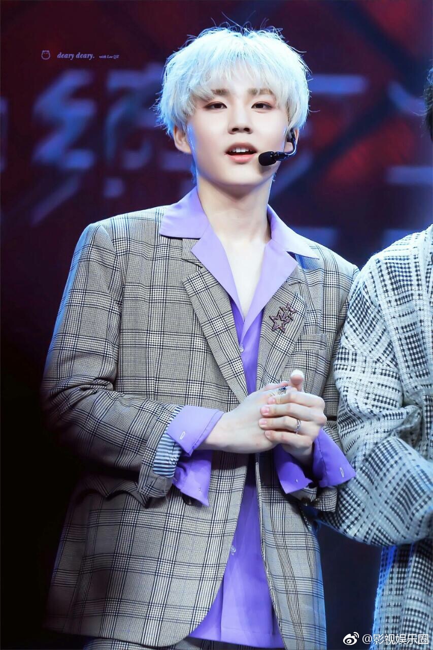 李权哲唱跳俱佳,舞台上是认真帅气的盐仓鼠,舞台下是可爱的甜仓鼠